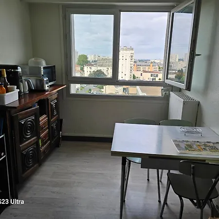 Alloggio in famiglia Appartement T4 A 40Min A Pieds De La Gare De Saint-Pierre Des Corps *