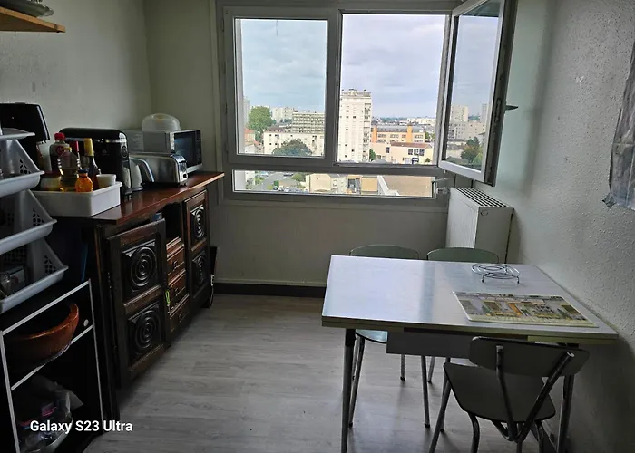Alloggio in famiglia Appartement T4 A 40Min A Pieds De La Gare De Saint-Pierre Des Corps *